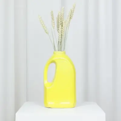Vase laundry jaune par Lola Mayeras — photo 2