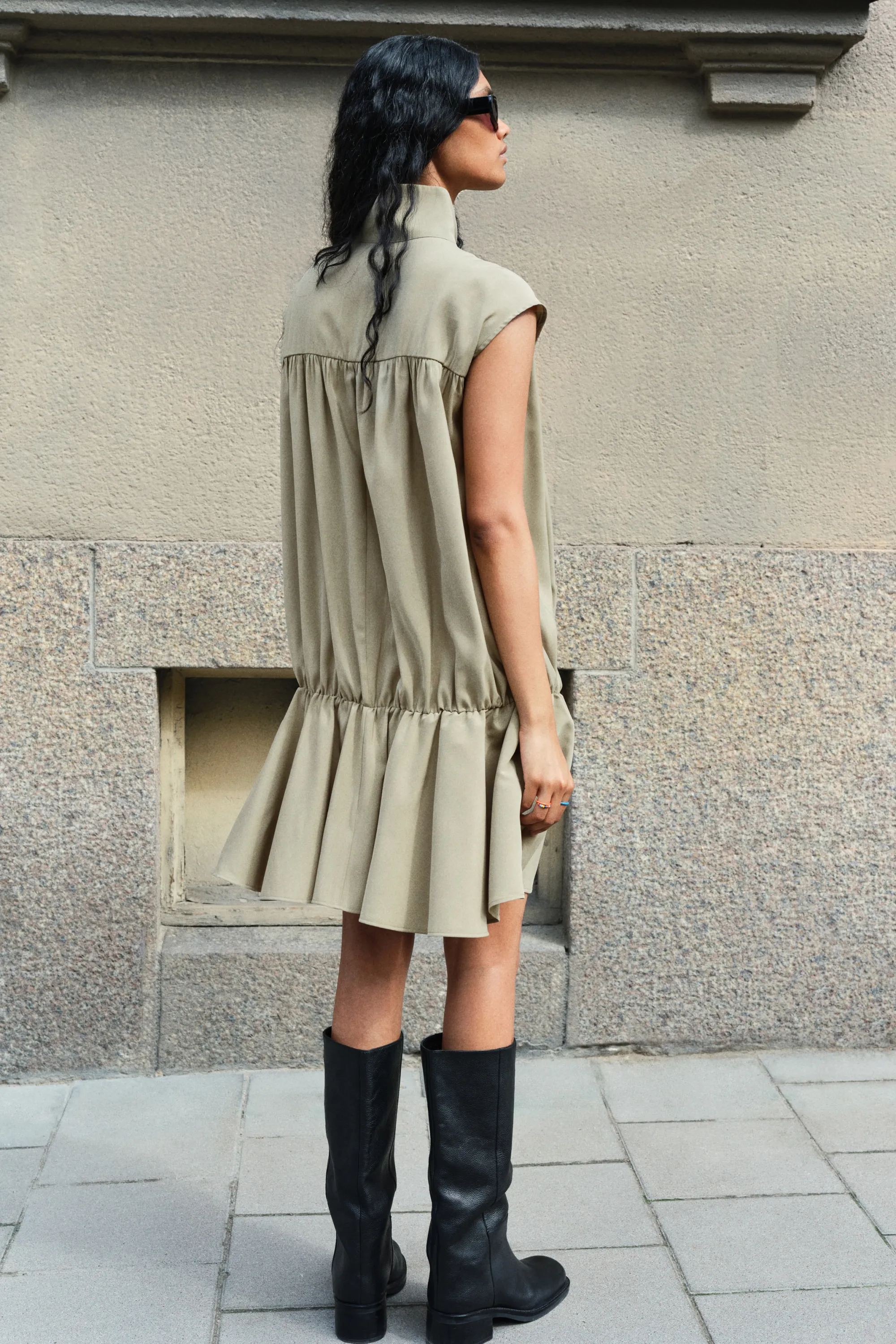 Robe à boutons avec jupe évasée - Vert kaki clair