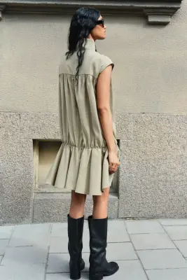 Robe à boutons avec jupe évasée - Vert kaki clair — photo 1
