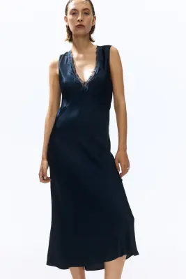 Robe à dos ouvert avec dentelle - Bleu foncé — photo 2