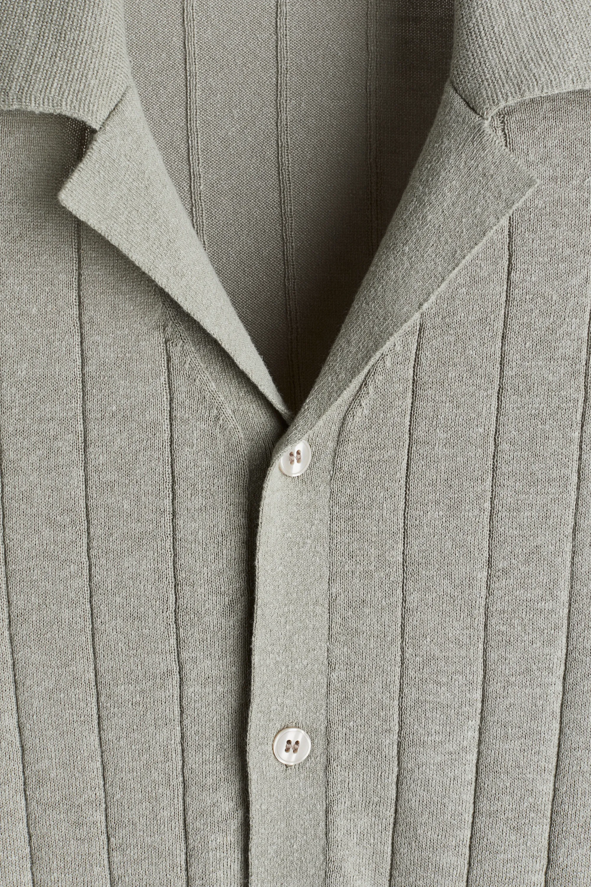 Chemise Regular Fit en lin mélangé avec col cubain - Vert sauge