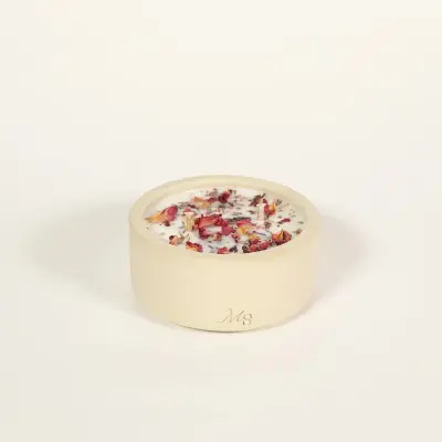 Bougie fleurie et pot en grès, parfum Rose du Séjour — photo 3