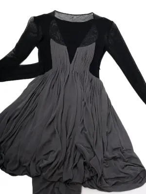 Robe Couture en tulle noire et jersey de soie bleu gris Prix boutique environ 1500€ Taille XS — photo 5