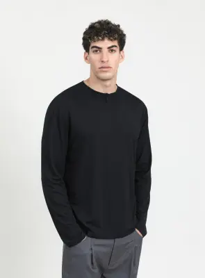 1 Button T-Shirt in Black Eucalyptus & Cotton — photo 2