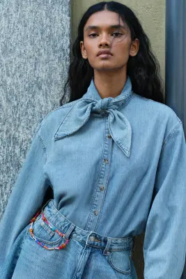 Chemise avec col foulard - Bleu denim clair — photo 1