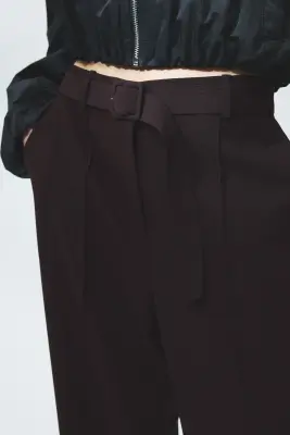 Pantalon chic avec ceinture - Marron foncé — photo 2