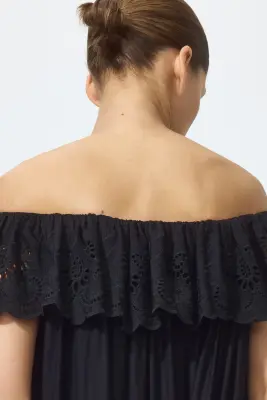 Robe épaules nues avec broderie anglaise - Noir — photo 2