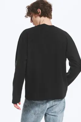 T-shirt graphique oversize manches longues - Noir - Spirale — photo 3