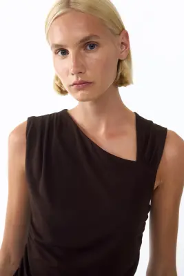 Top asymétrique à effet drapé - Marron foncé — photo 2