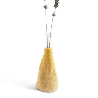 Soliflore Wool Vase ocre en laine – Aveva — photo 3