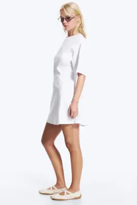 Mini-robe T-shirt cintrée et évasée - Blanc — photo 2