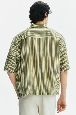 Chemise Relaxed Fit avec col cubain - Vert kaki foncé/rayé — photo 2