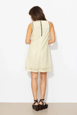Robe courte en dentelle — photo 4