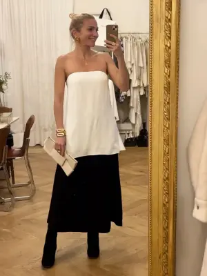 Sac pochette du soir en satin beige crème Prix boutique $795 — photo 4