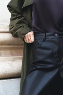 Pantalon en tissu enduit avec jambes barrel - Marron foncé — photo 1
