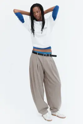 Pantalon à jambes ballon avec ceinture - Taupe — photo 1