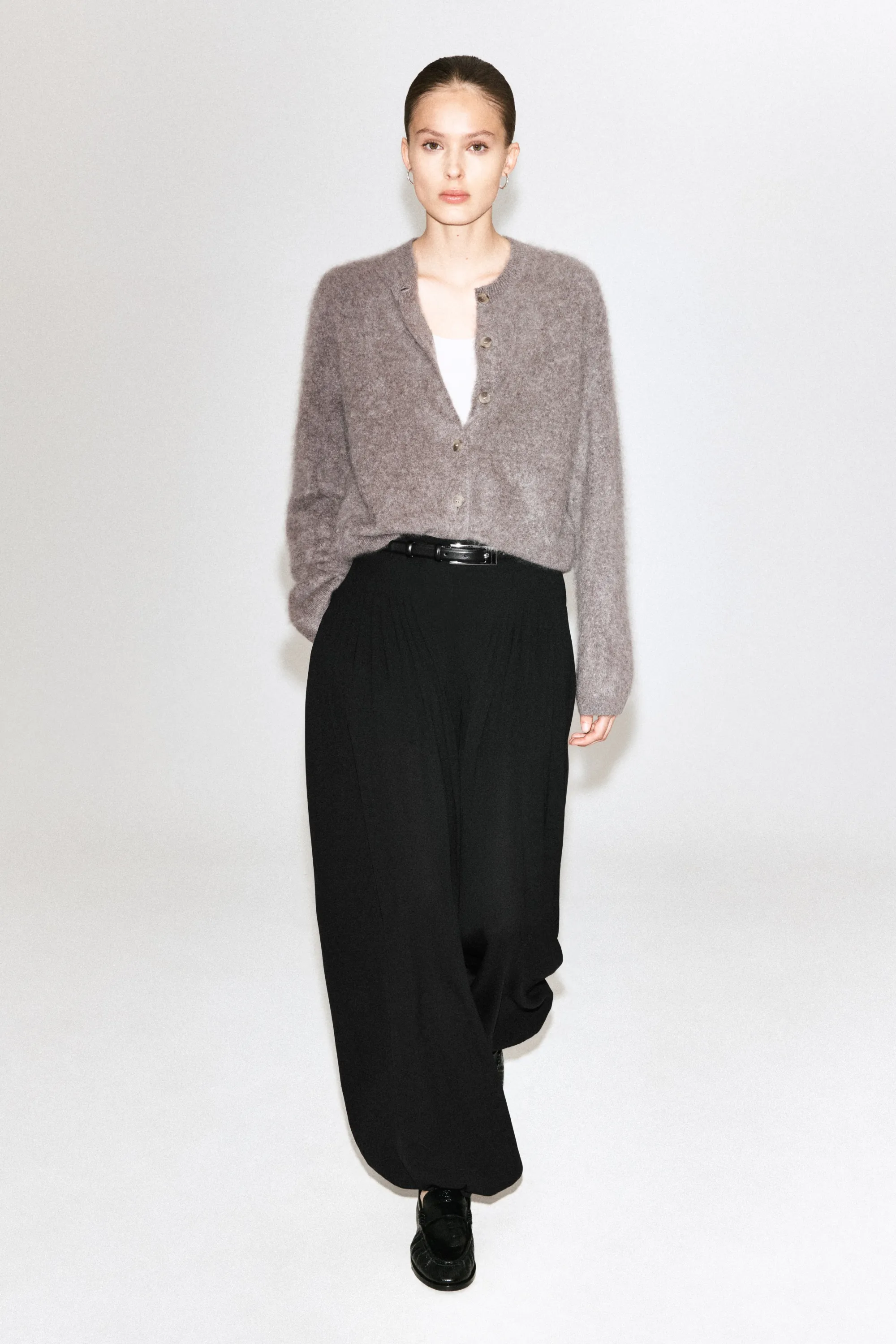 CARDIGAN À COL ROND EN PUR CACHEMIRE BROSSÉ - BEIGE FONCÉ