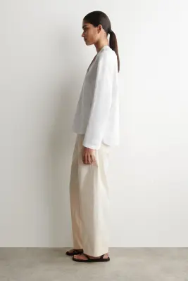 CHEMISE BOUTONNÉE EN LIN À COL EN V - BLANC — photo 2