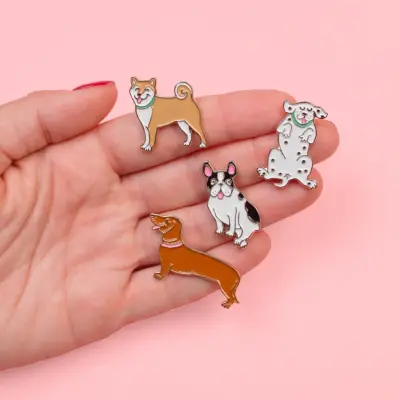 Pin's Dalmatien Coucou Suzette — photo 2