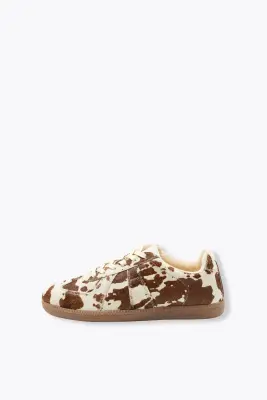 Baskets en cuir motif vache — photo 3