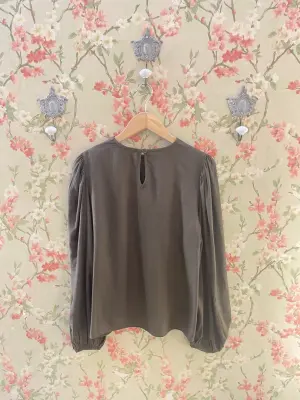Nouveau ! BELLEPIECE Blouse Monica Bronze — photo 3