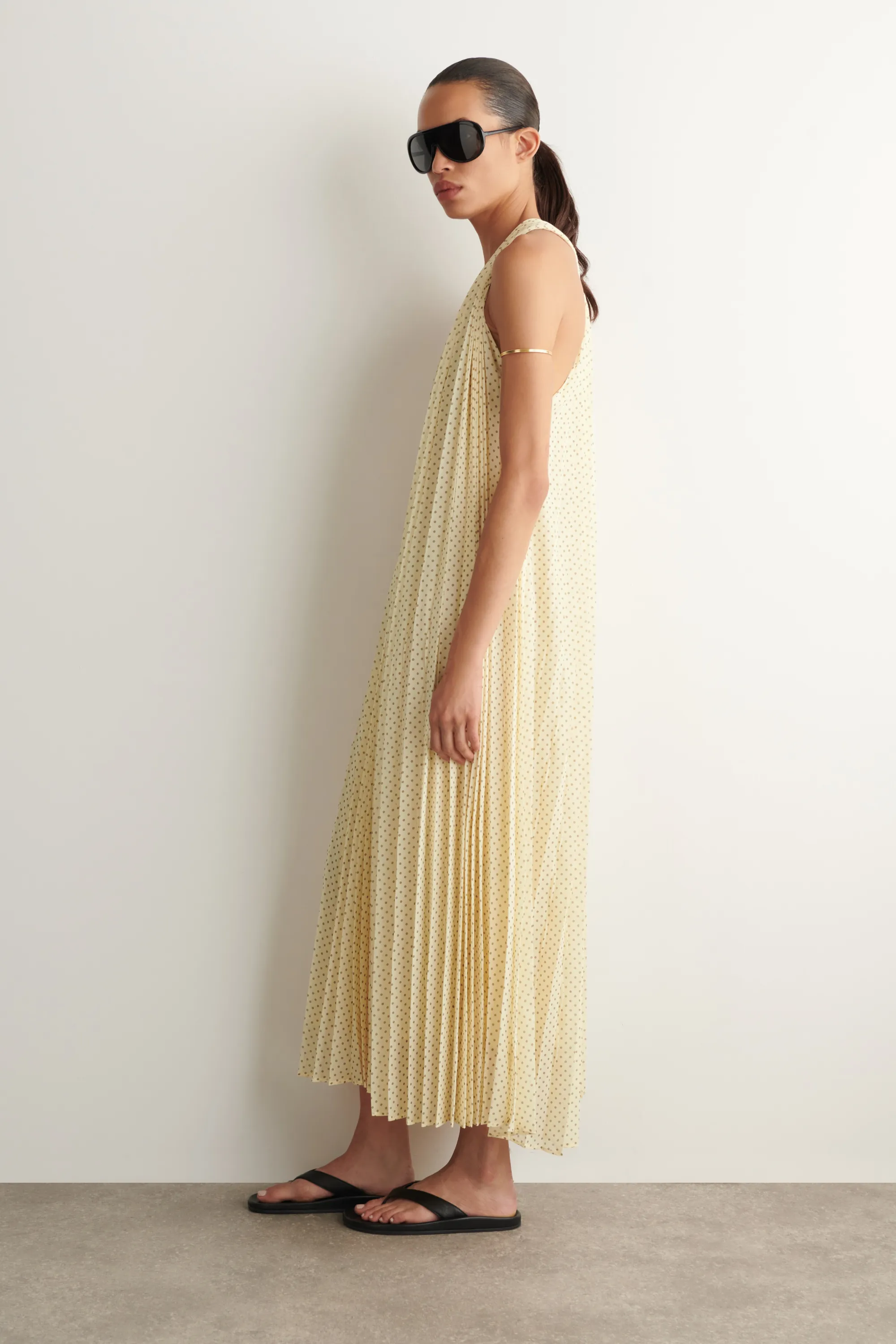 ROBE LONGUE EN GEORGETTE PLISSÉE ENCOLURE À NOUER - JAUNE BEURRE / POIS