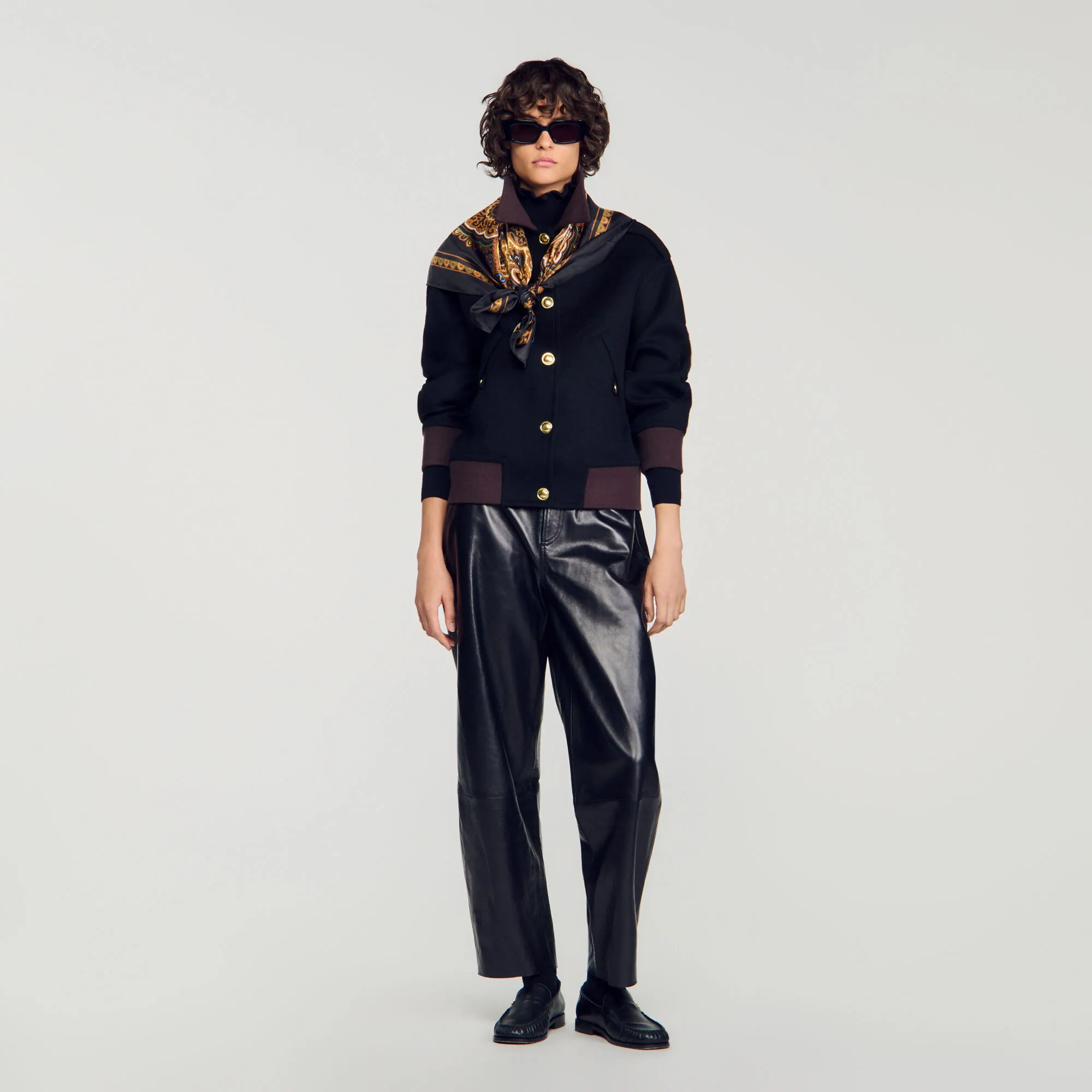 Manteau court à col contrasté
