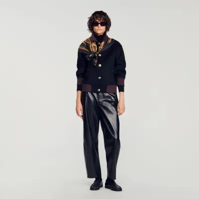 Manteau court à col contrasté