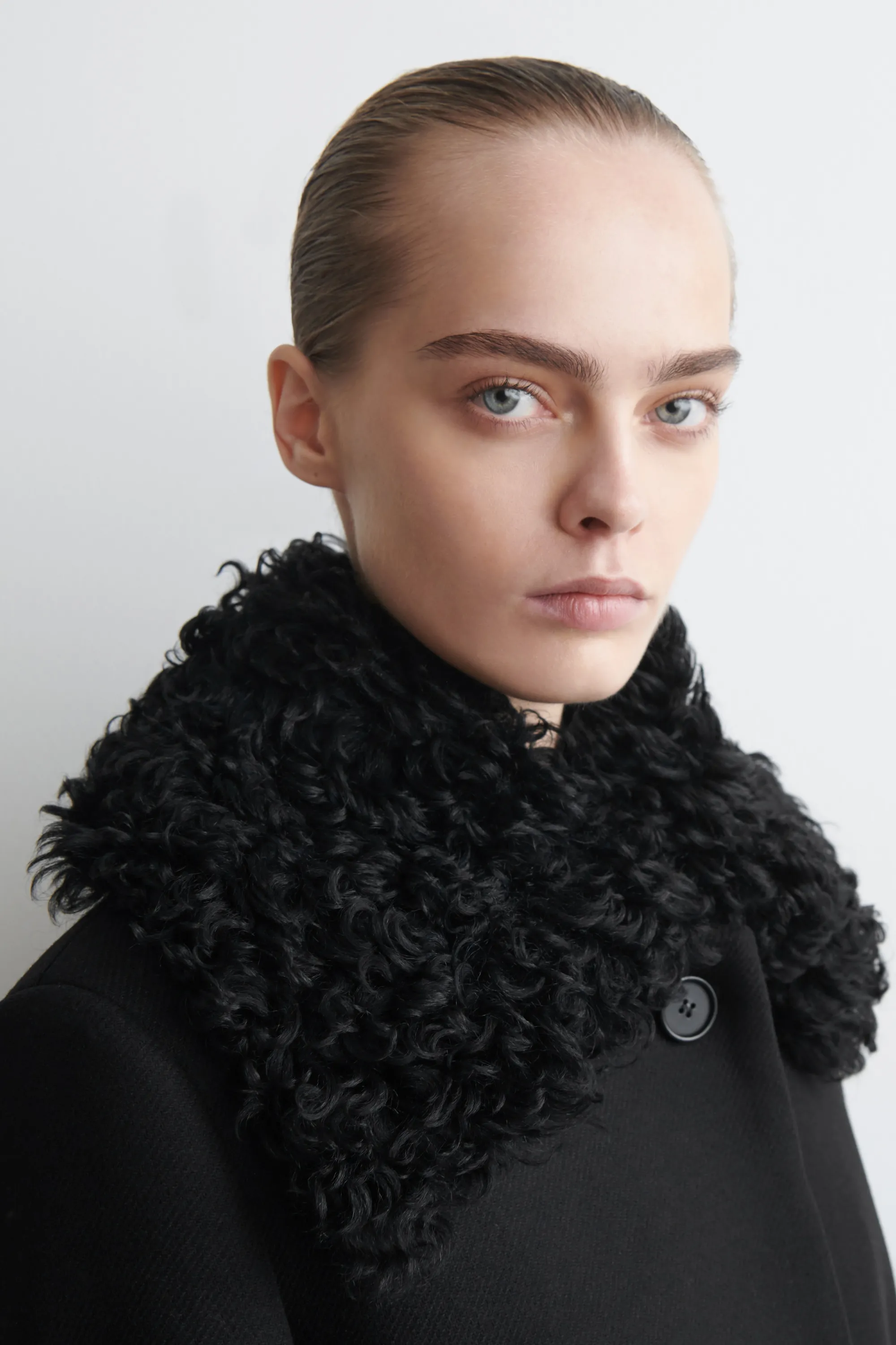 MANTEAU LONG EN LAINE À COL EN PEAU LAINÉE - NOIR