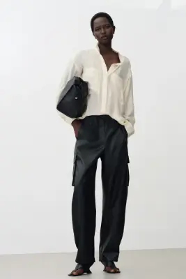 Pantalon cargo enduit - Noir — photo 2