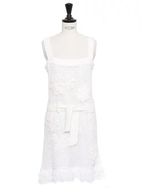 Robe courte à bretelles en dentelle crochet de coton blanc brodée de fleurs en soie Prix boutique 4000€ Taille 36