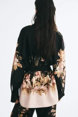 Veste en viscose mélangée avec ceinture à nouer - Noir/fleuri — photo 3