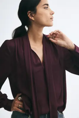 Blouse avec col cravate - Bordeaux — photo 2