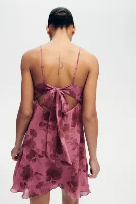 Robe à bretelles fines avec rubans à nouer - Rose foncé/fleuri — photo 2