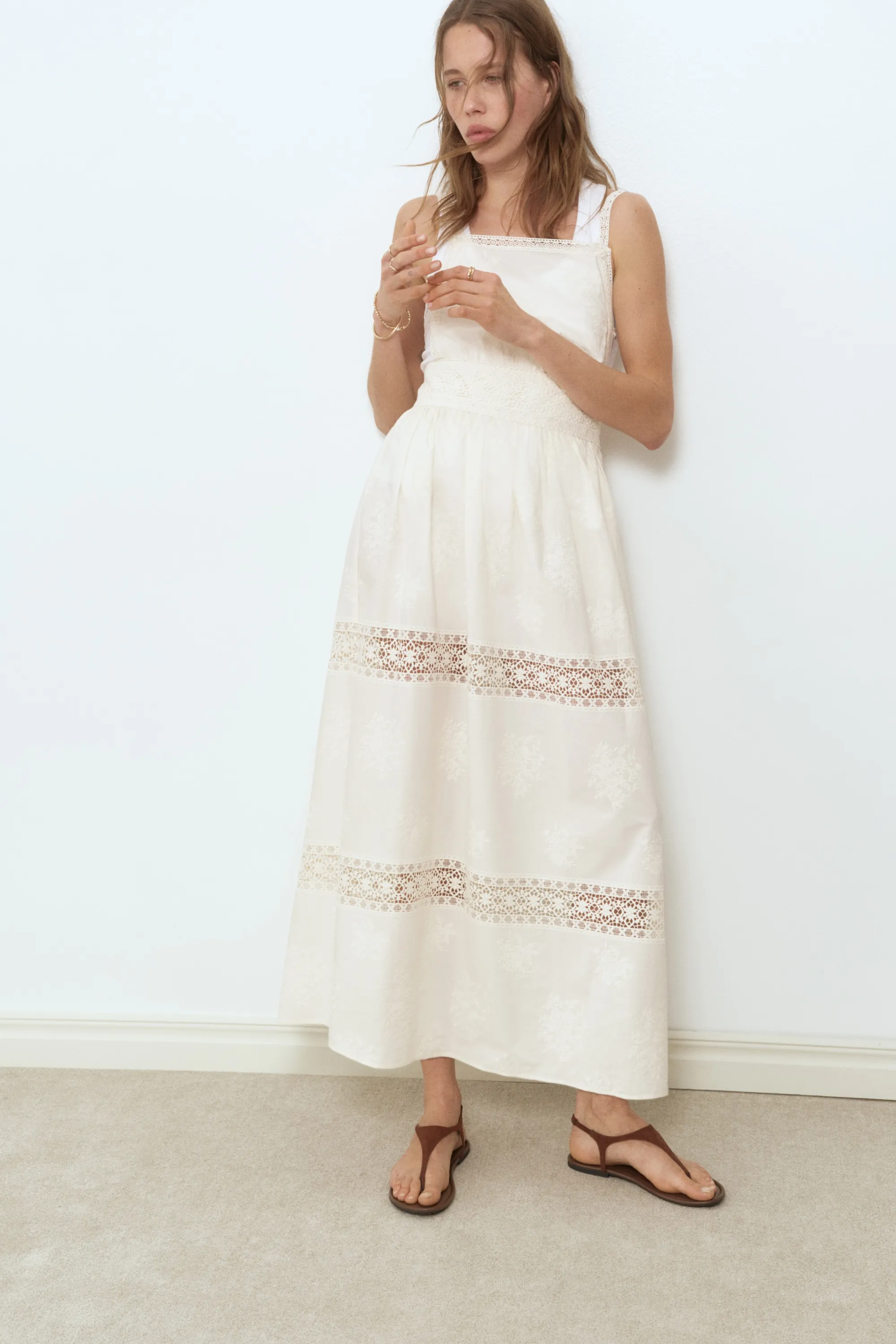 Robe à dos ouvert avec dentelle - Crème