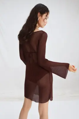 Robe scintillante avec jupe évasée - Marron foncé — photo 2