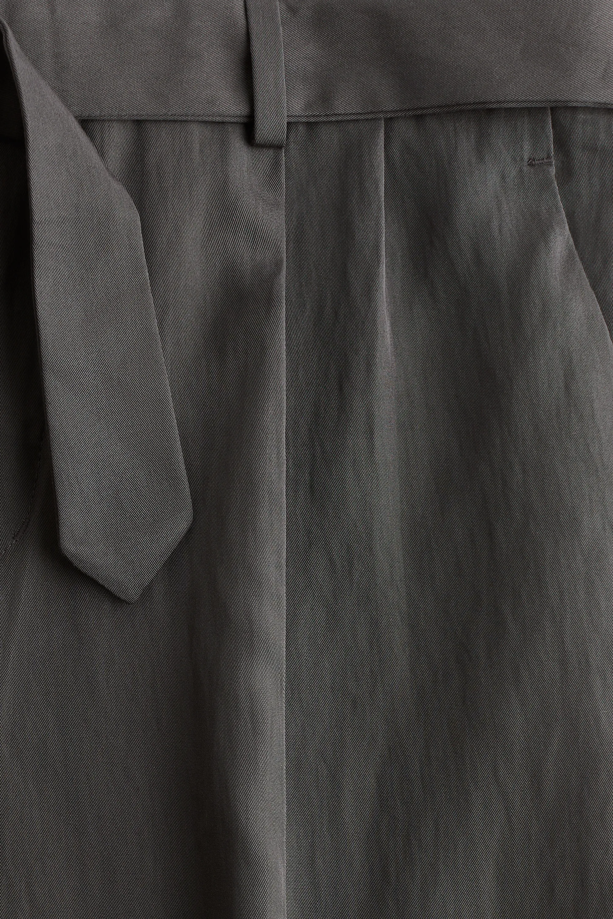 Pantalon Regular Fit en twill avec ceinture - Gris foncé