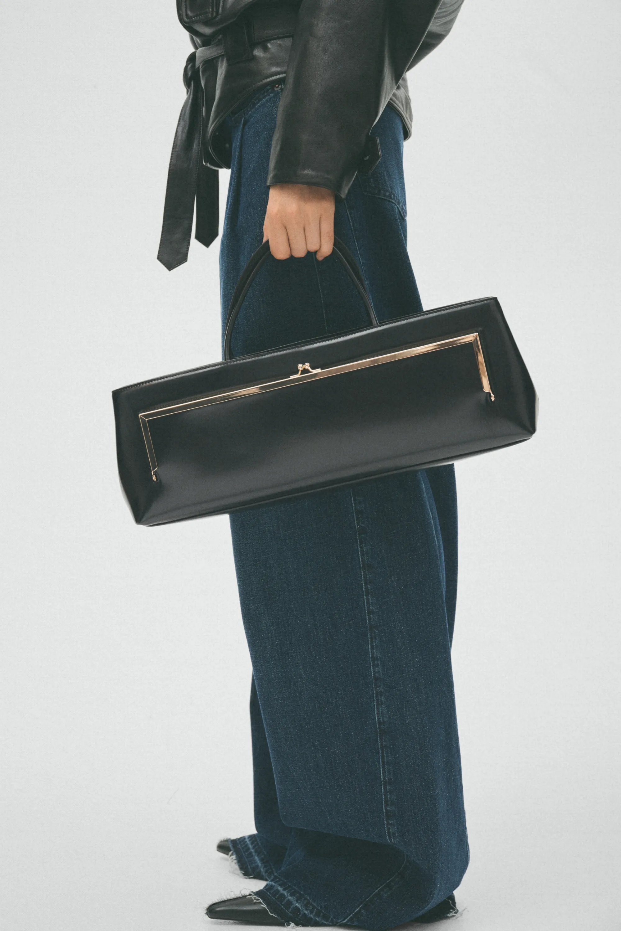 Sac à main allongé en tissu enduit - Noir