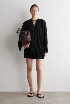BLOUSE PLISSÉE EN GEORGETTE ENCOLURE À NOUER - NOIR — photo 2