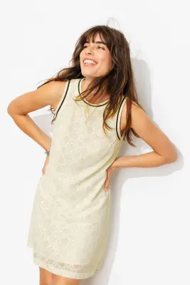 Robe courte en dentelle — photo 2