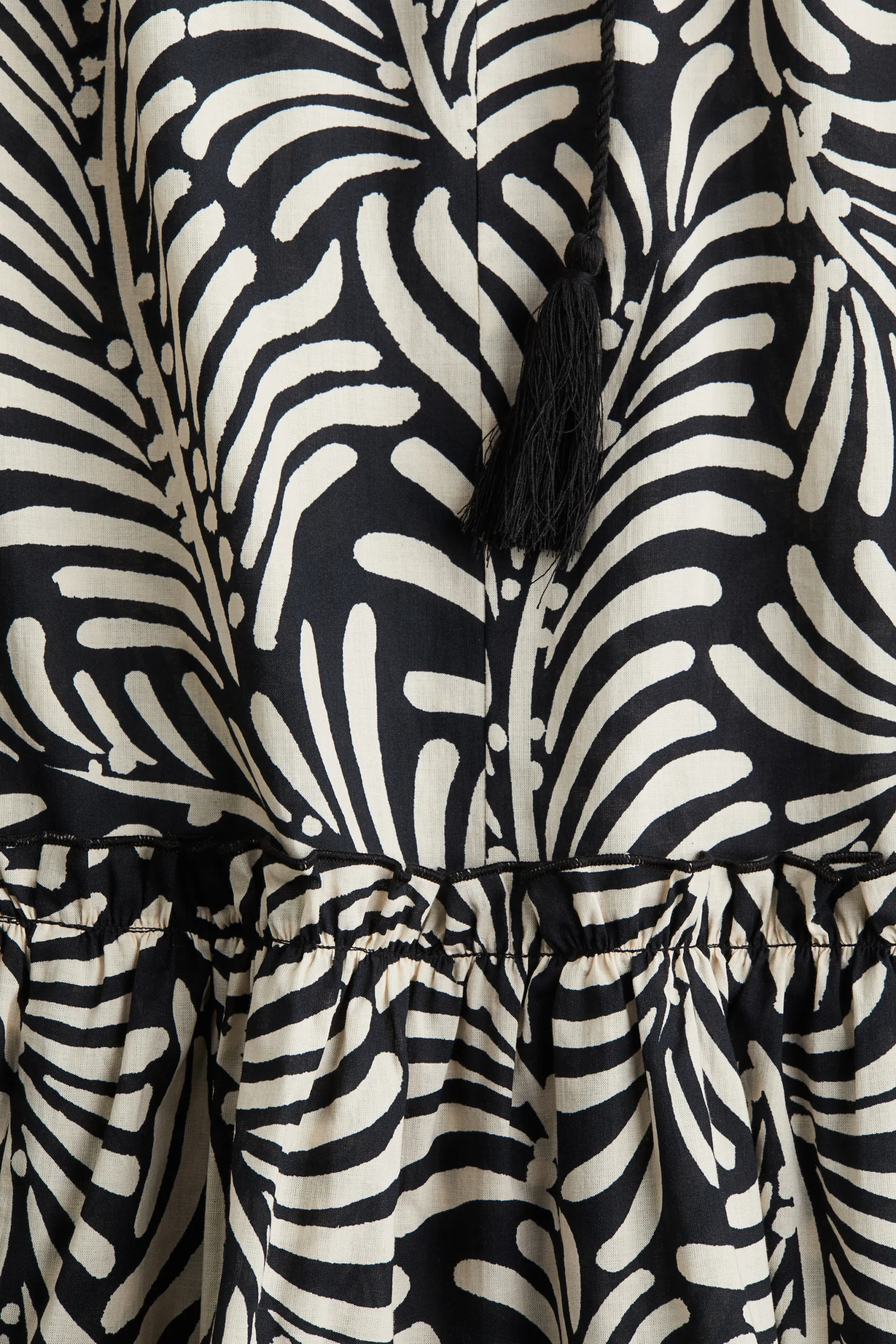 Robe volantée avec ceinture à nouer - Noir/motif crème