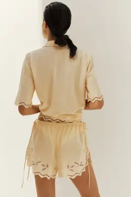 Short de plage en coton avec broderie anglaise - Jaune — photo 3