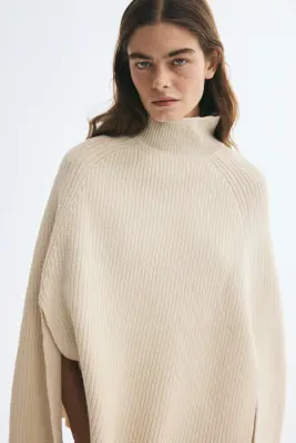 Cape en maille avec col cheminée - Beige clair — photo 3