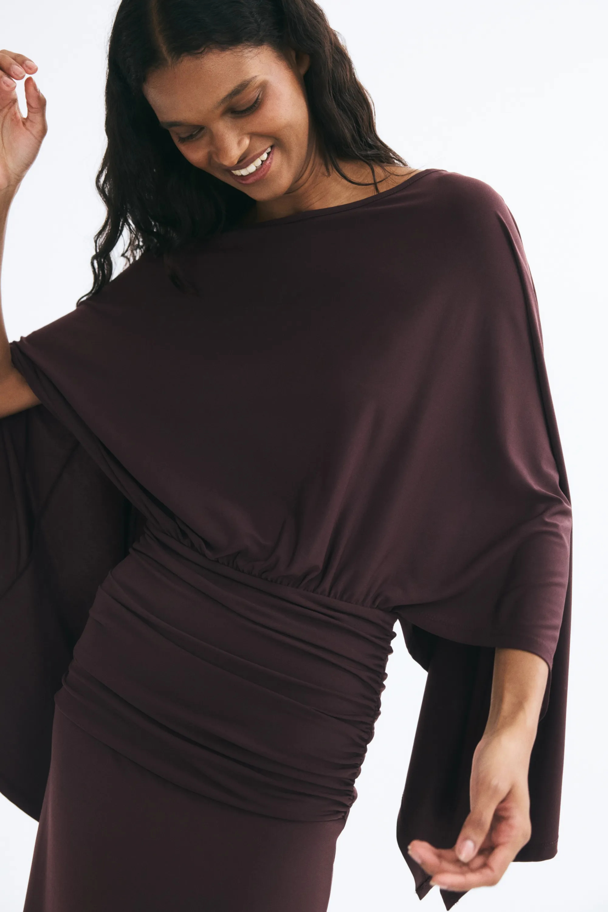 Robe à effet drapé avec manches chauve-souris - Marron foncé