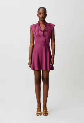 Robe satinée col volant