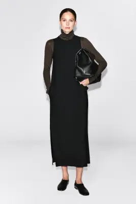 ROBE MIDI SANS MANCHES EN CRÊPE - NOIR — photo 2