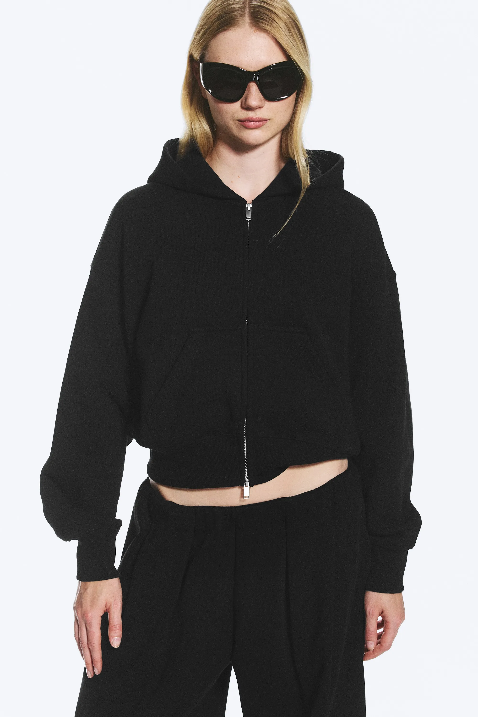 Sweat à capuche court et carré zippé - Noir