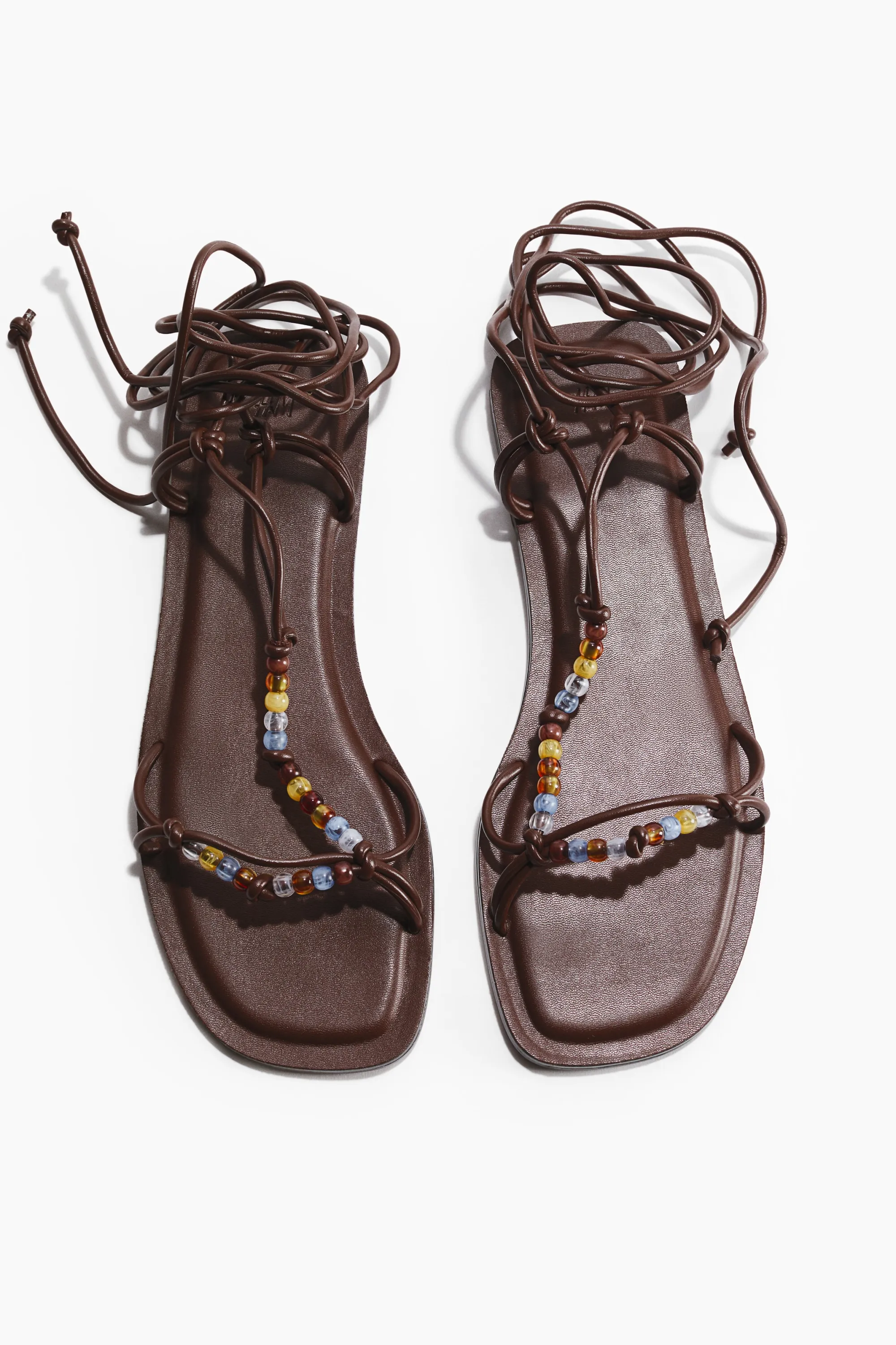 Sandales à brides fines avec perles fantaisie - Marron foncé