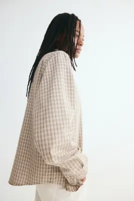 Chemise à col droit avec bords ruchés - Taupe clair/carreaux — photo 2