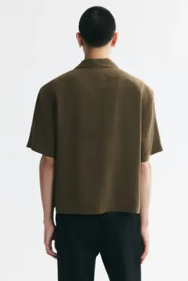 Chemise à col cubain Relaxed Fit en modal mélangé - Vert kaki foncé — photo 3